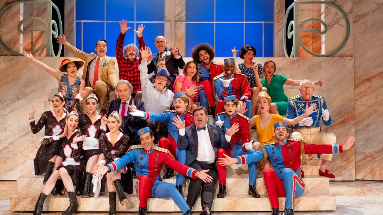 Backdrop for Palace sur scène