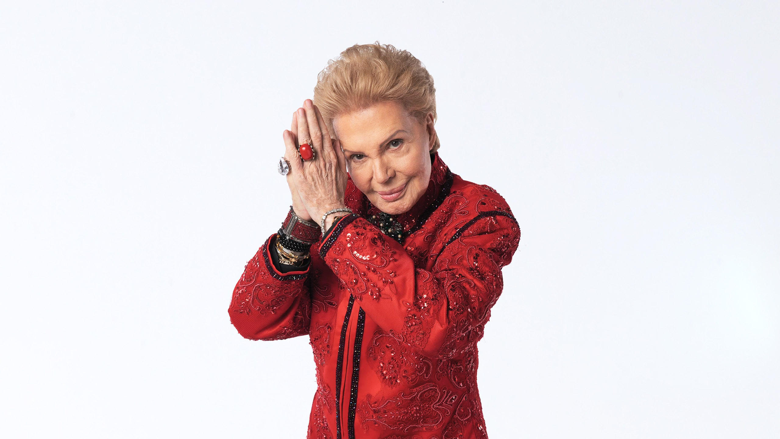 Backdrop for Mucho Mucho Amor: The Legend of Walter Mercado