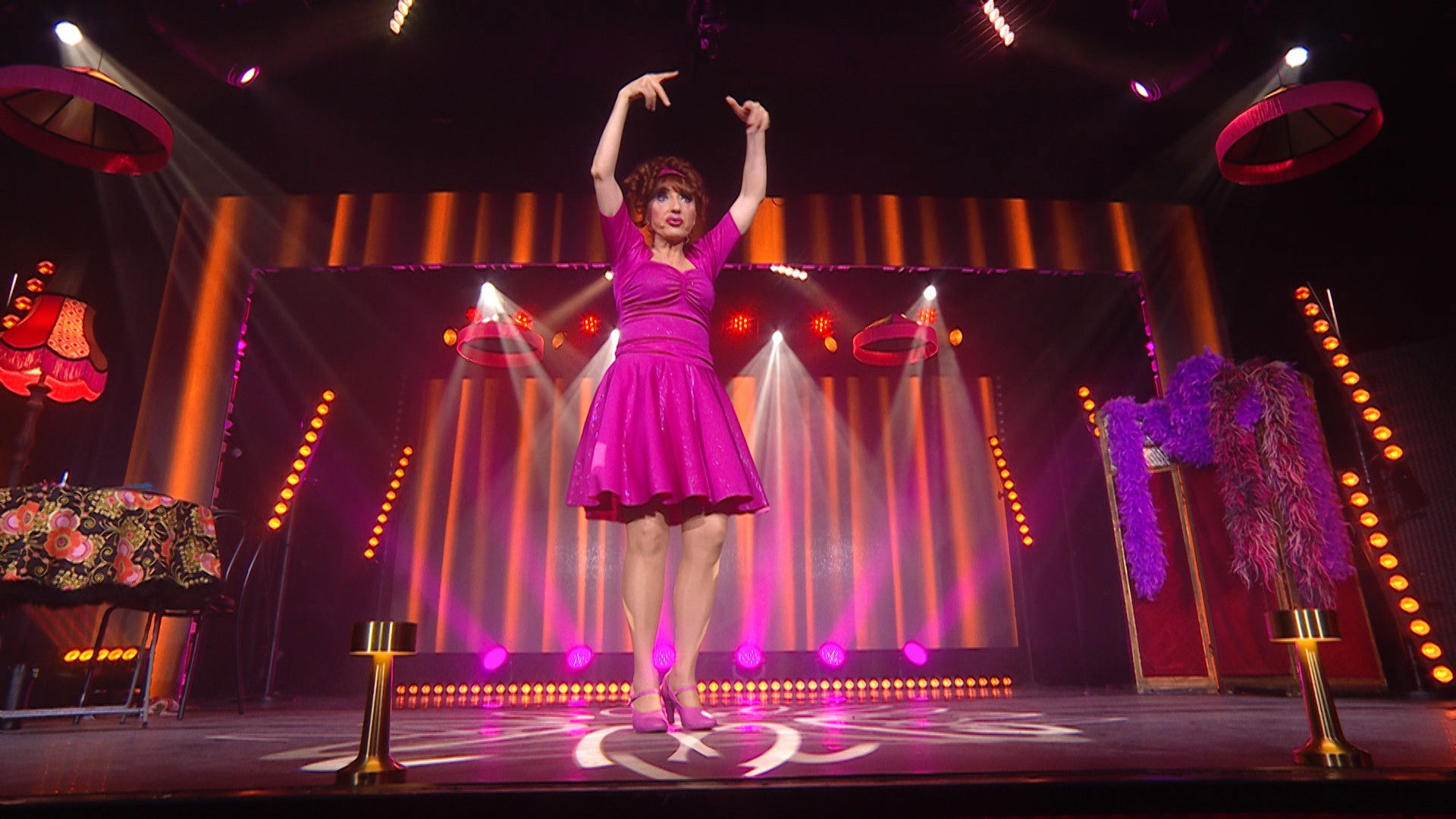 Backdrop for Mado fait son cabaret