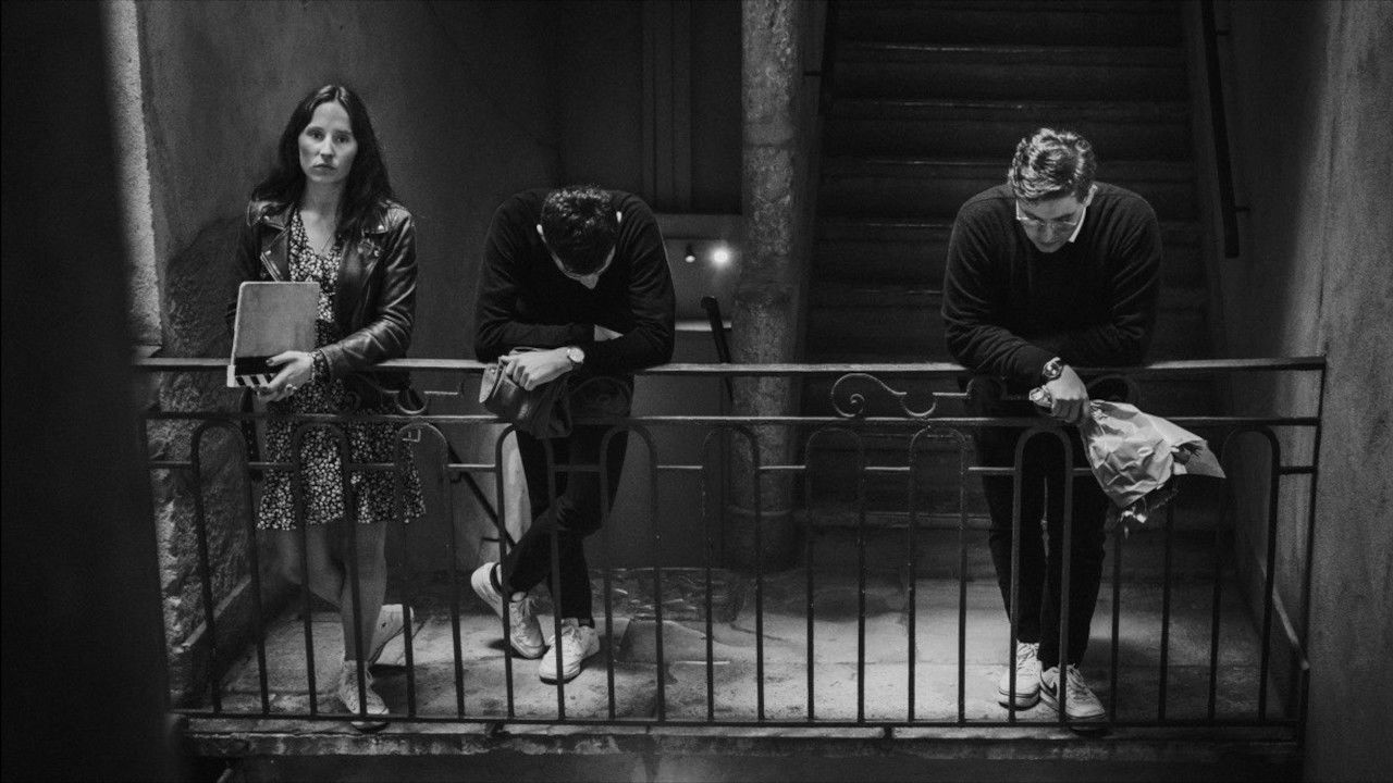 Backdrop for Dernières marches avant la fin du monde