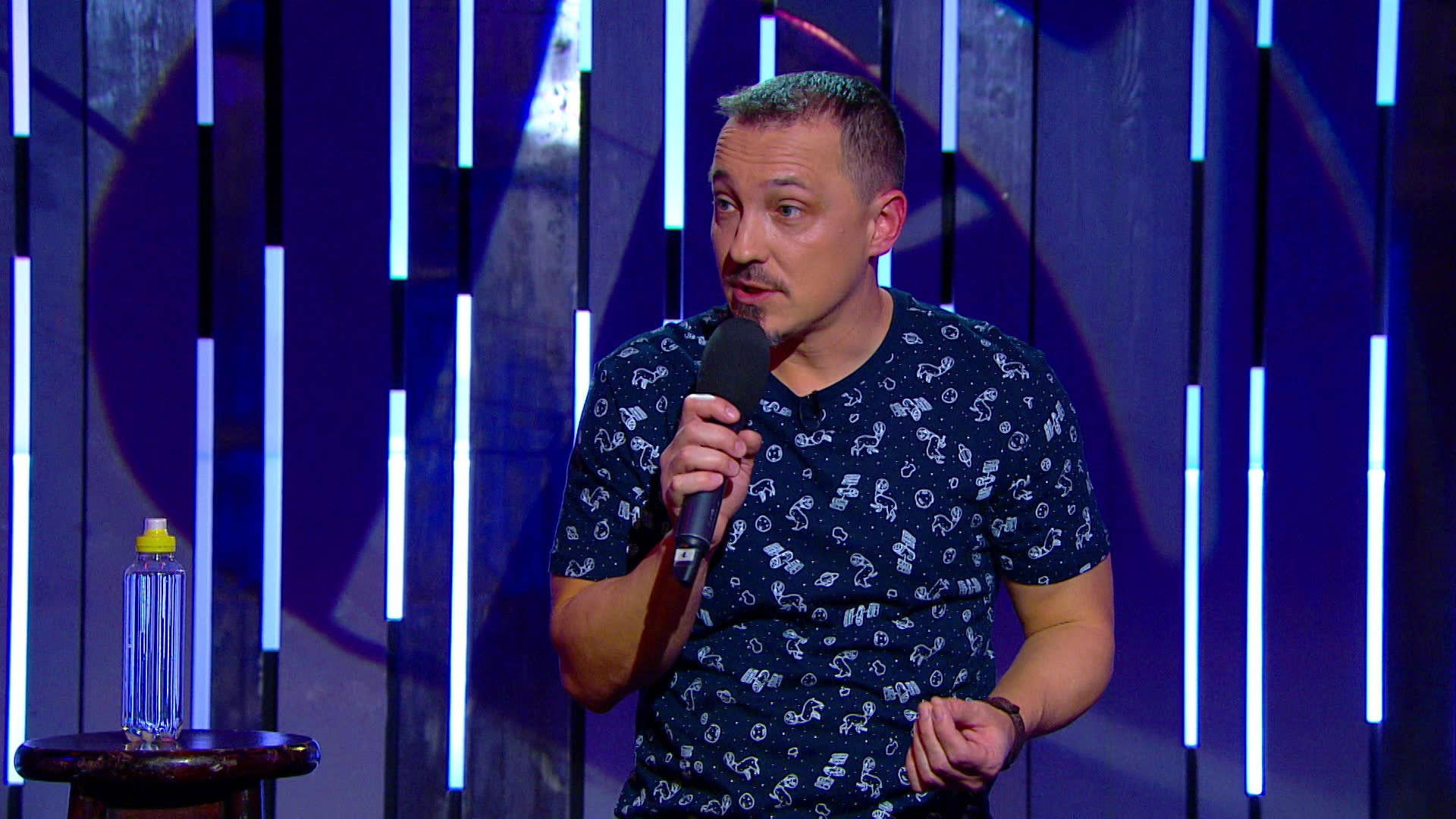 Backdrop for Delfinláb lúdtalppal - Benk Dénes önálló műsora