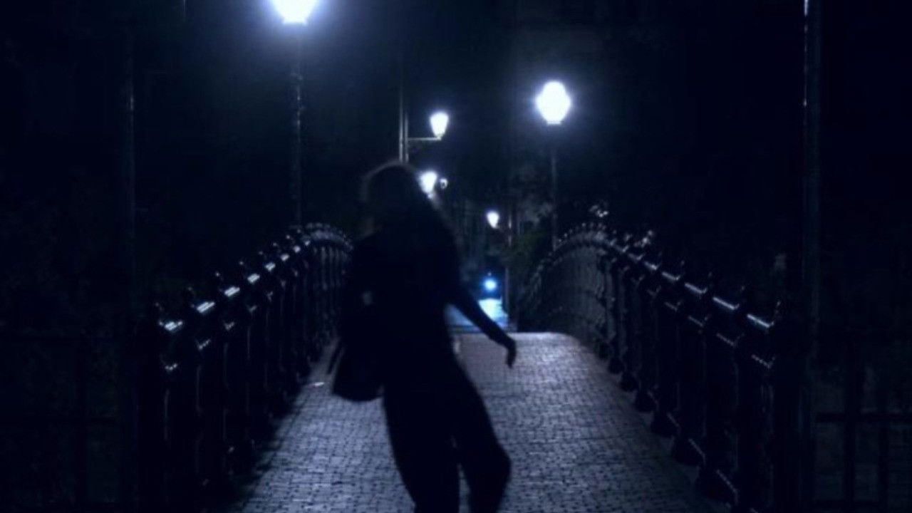 Backdrop for Mante Religieuse