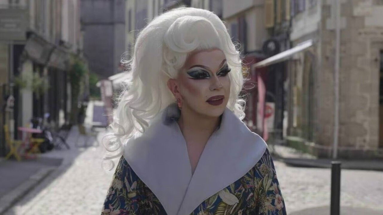 Backdrop for Queens in Finistère