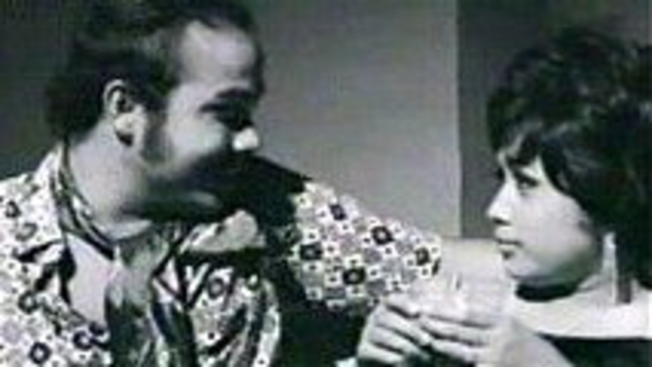 Backdrop for Kalau Berpaut Di Dahan Rapuh