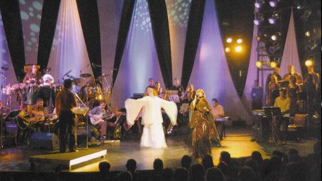 Backdrop for Shirley Carvalhaes - Tudo Sobre Mim (Ao Vivo)