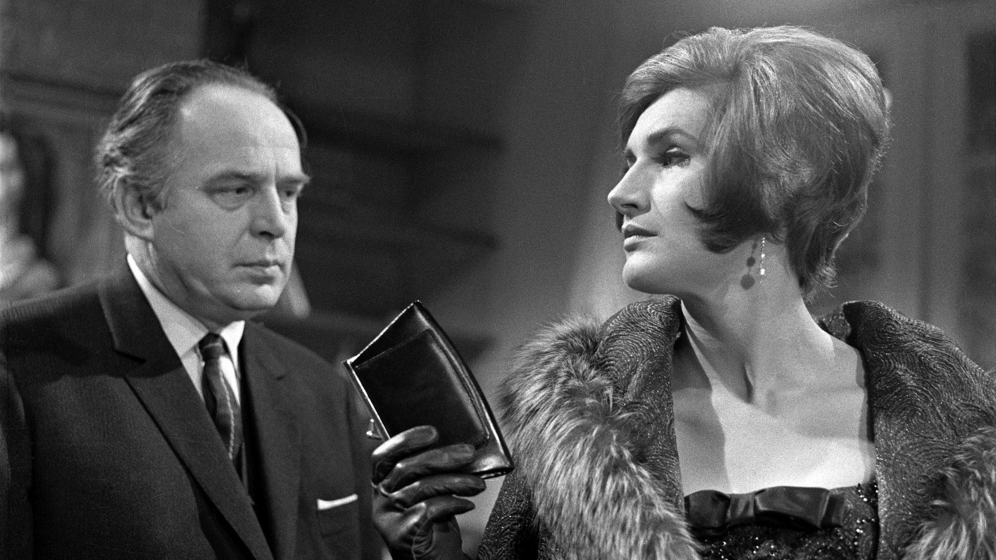 Backdrop for Jste na řadě, Moniko...