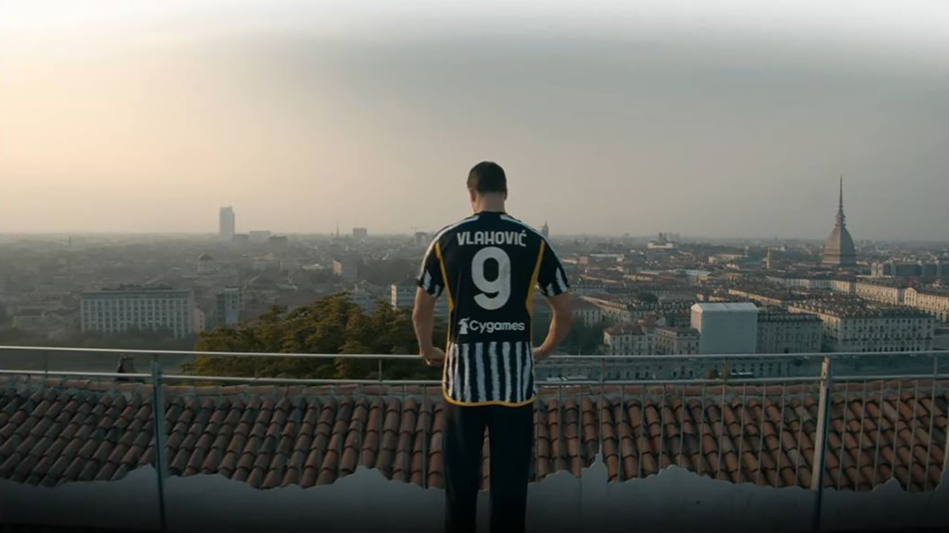 Backdrop for Dusan Vlahovic e la passione juventina a Torino