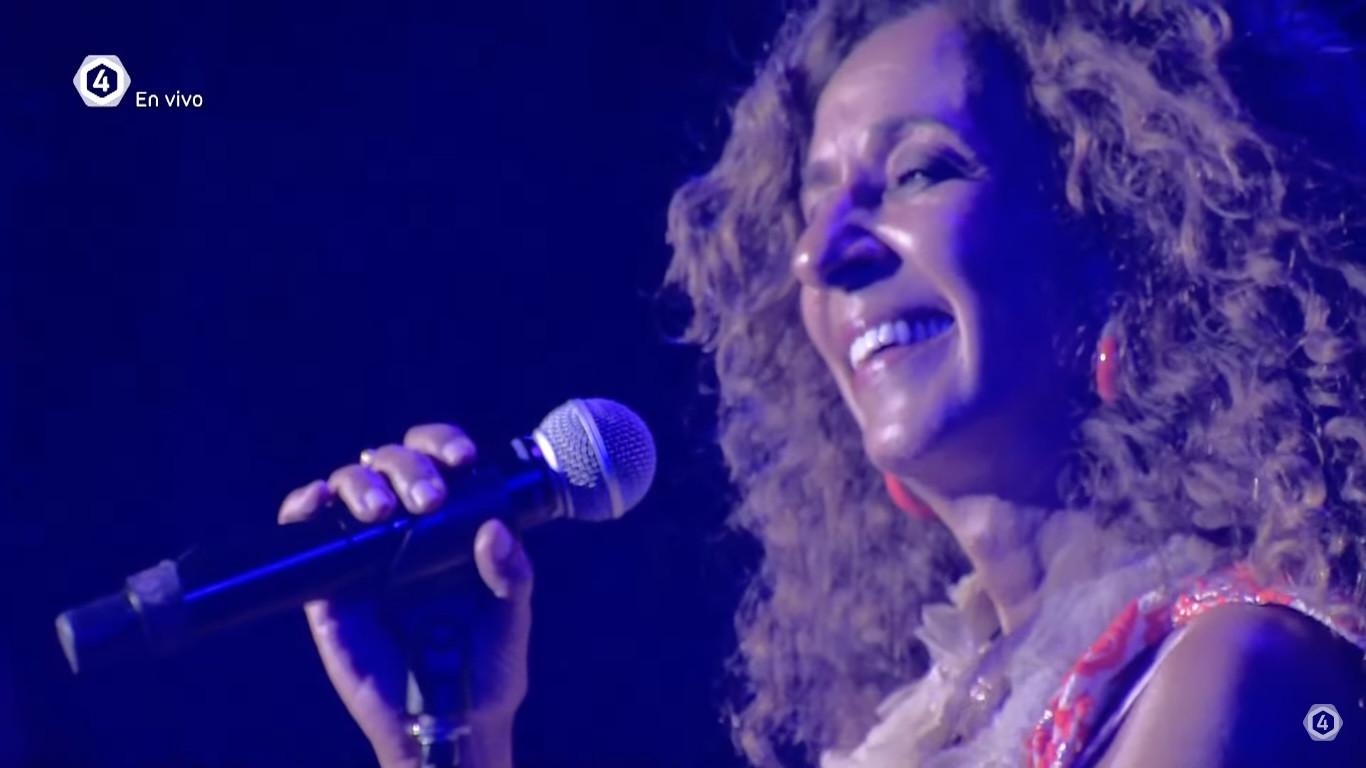 Backdrop for Rosario Flores en el #50FIC