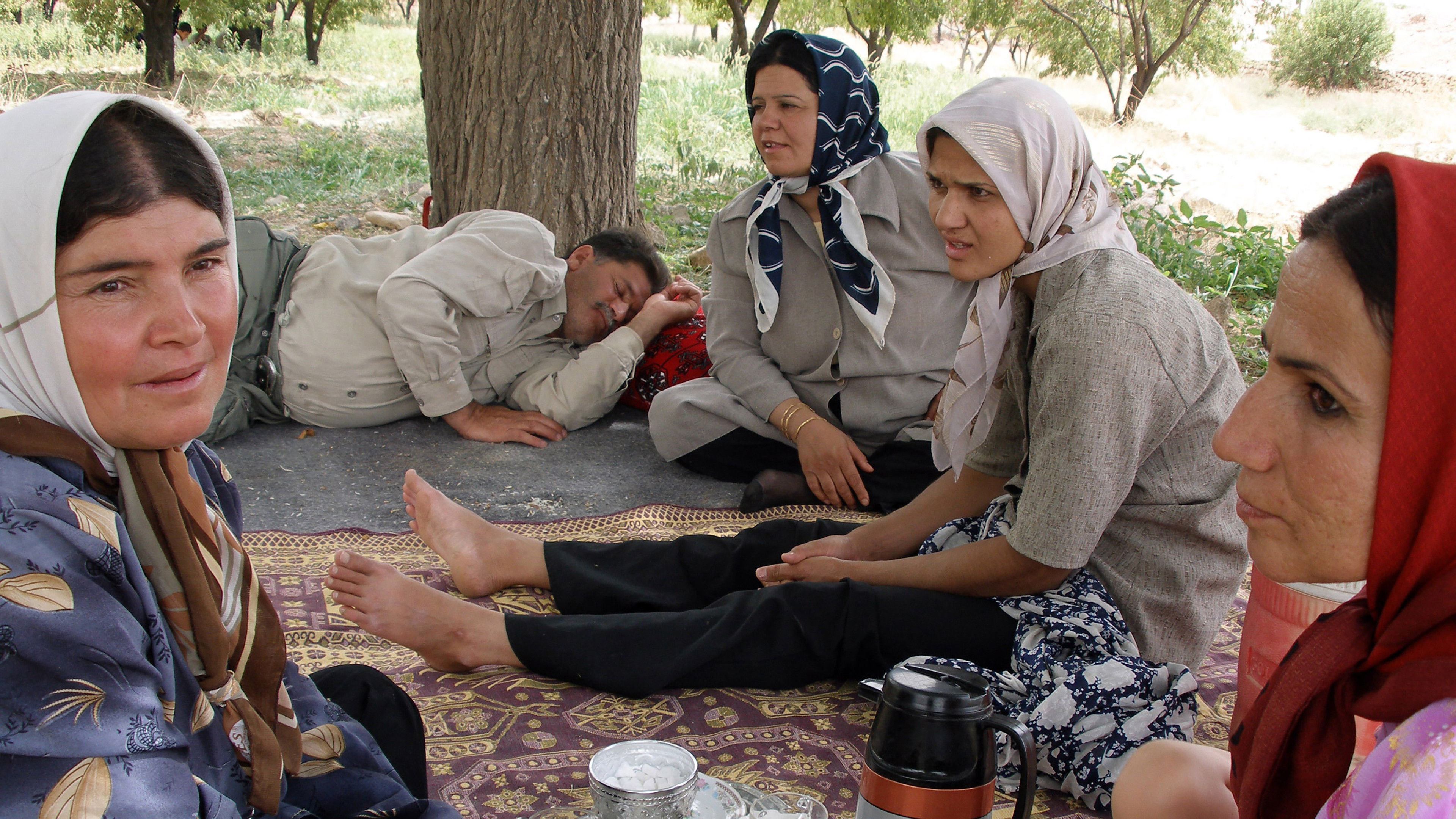 Backdrop for Four Wives - One Man