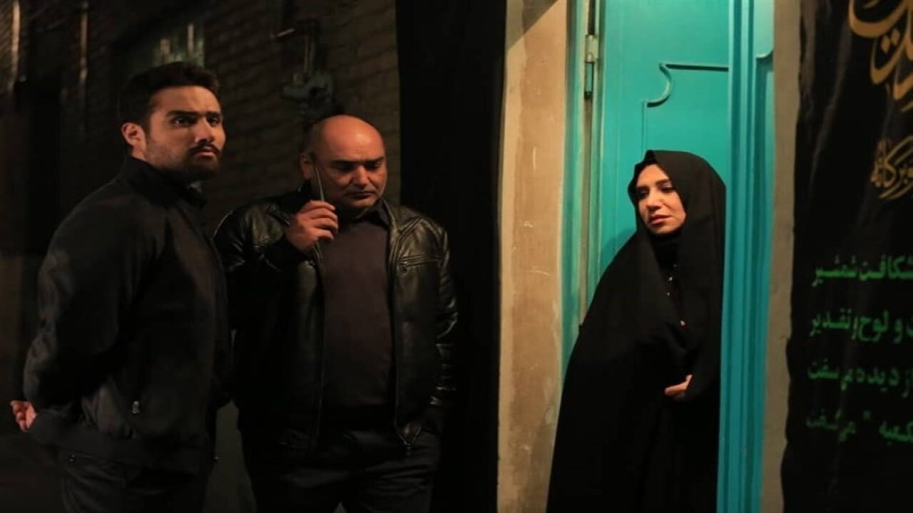 Backdrop for زمین گرم