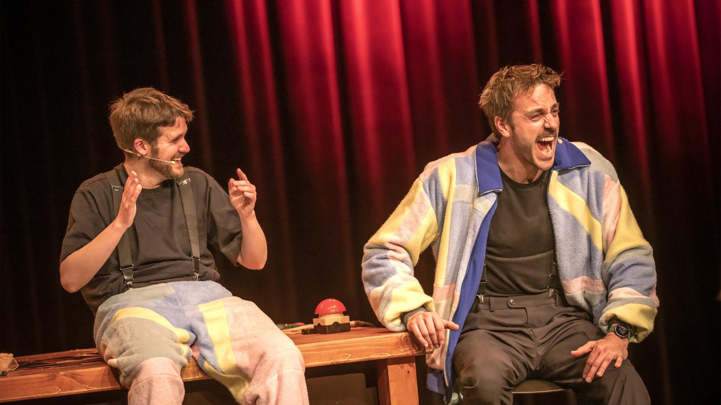 Backdrop for Guga Baúl & Jonas Van Thielen - Badje Vol met Stroop XXL