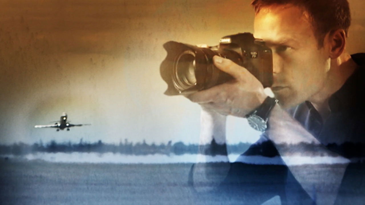 Backdrop for Eftersøgt - med Kristian Bech