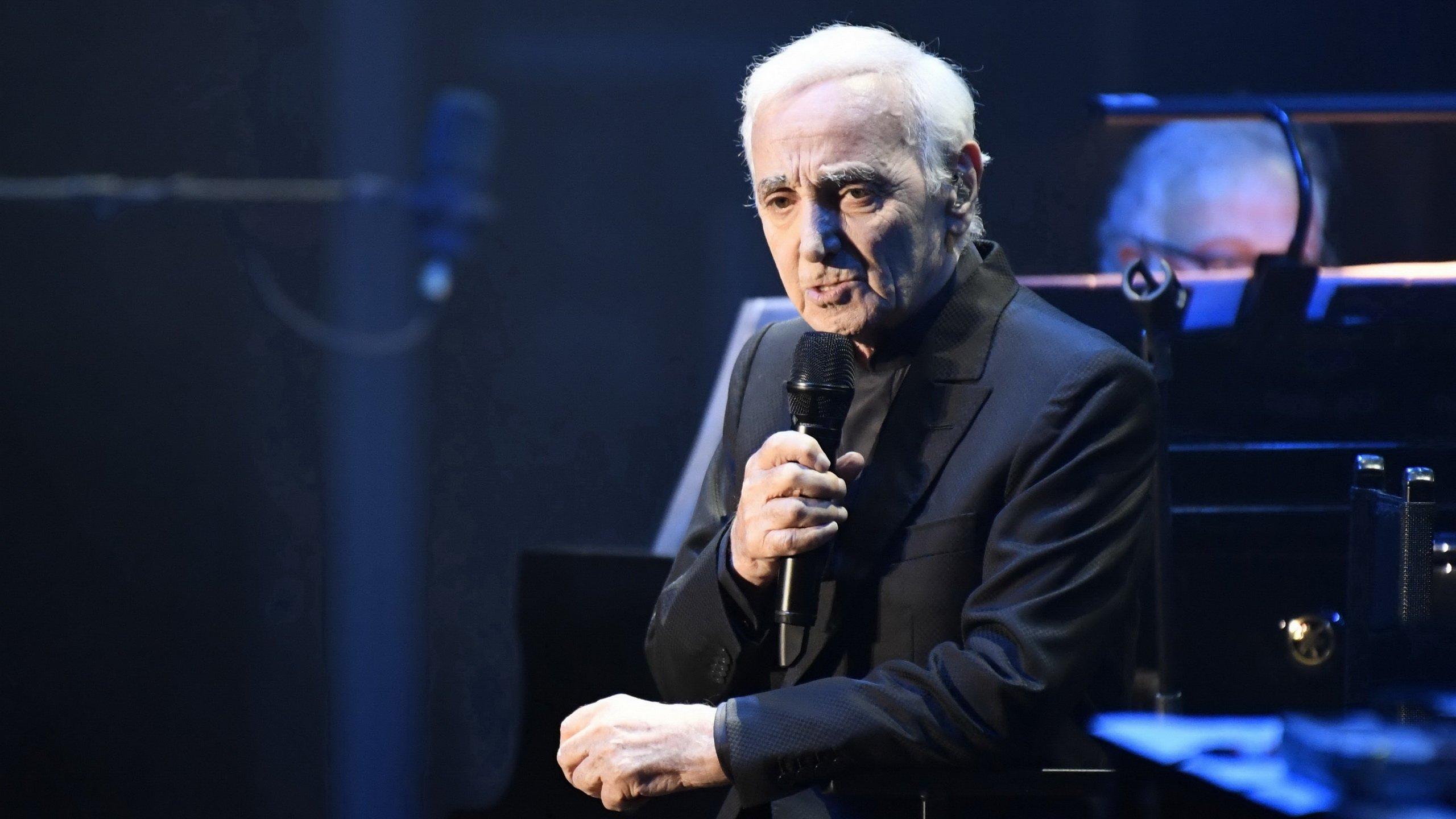 Backdrop for Charles Aznavour  - Live au Palais des Congrès