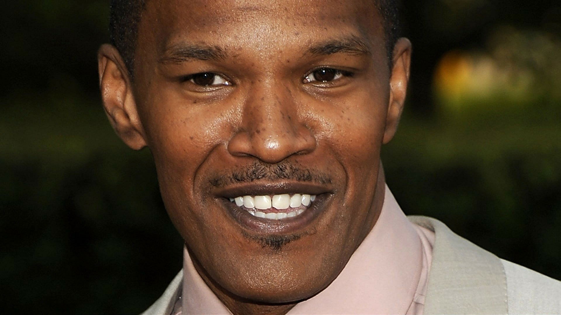 Backdrop for Jamie Foxx: I Might Need Security
