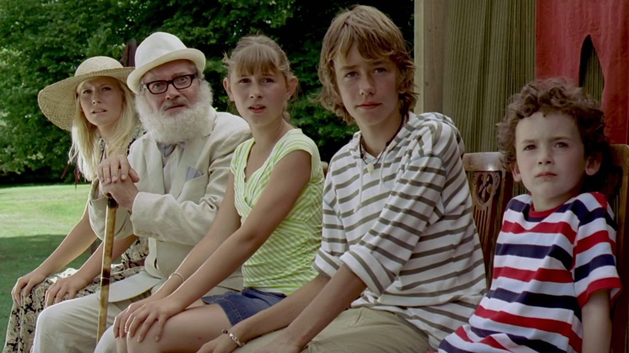 Backdrop for Father of Four: Living Large