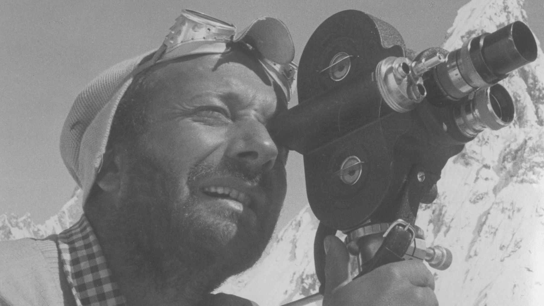 Backdrop for Il Mondo in camera