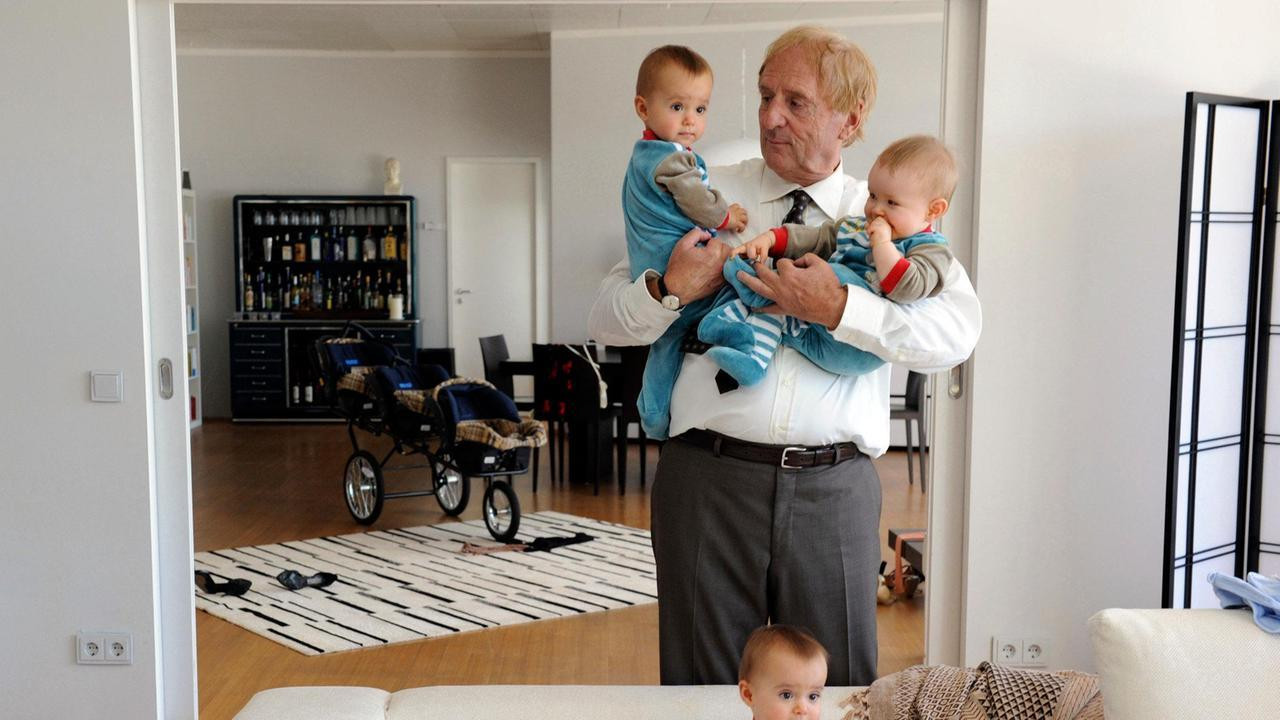 Backdrop for Ein Drilling kommt selten allein