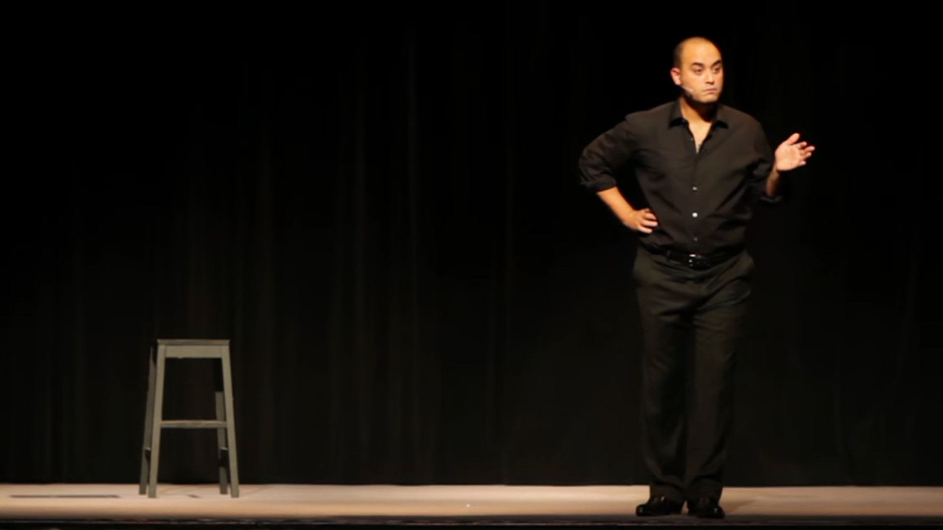 Backdrop for Jérôme Commandeur se fait discret