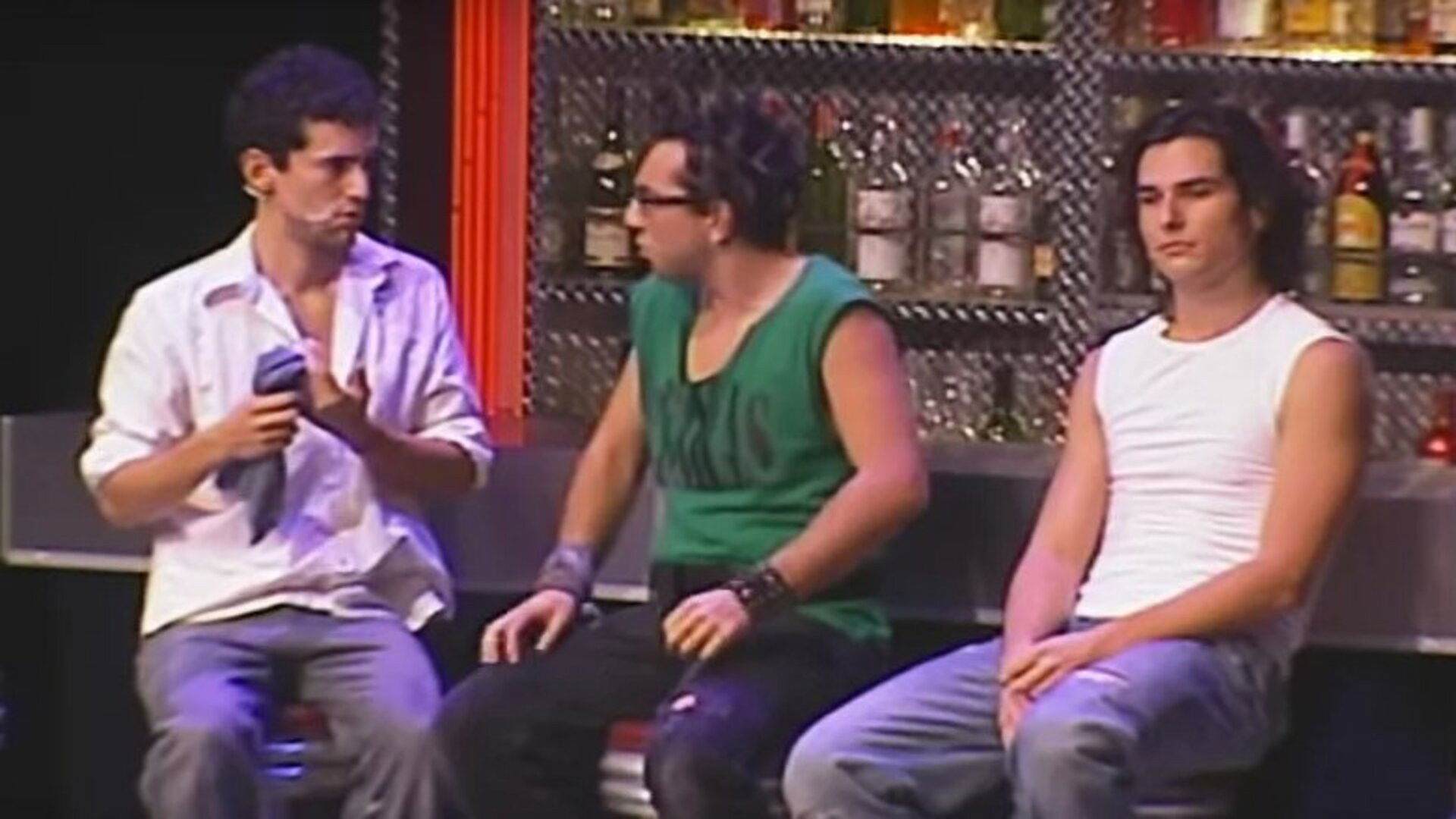 Backdrop for Hoy No Me Puedo Levantar