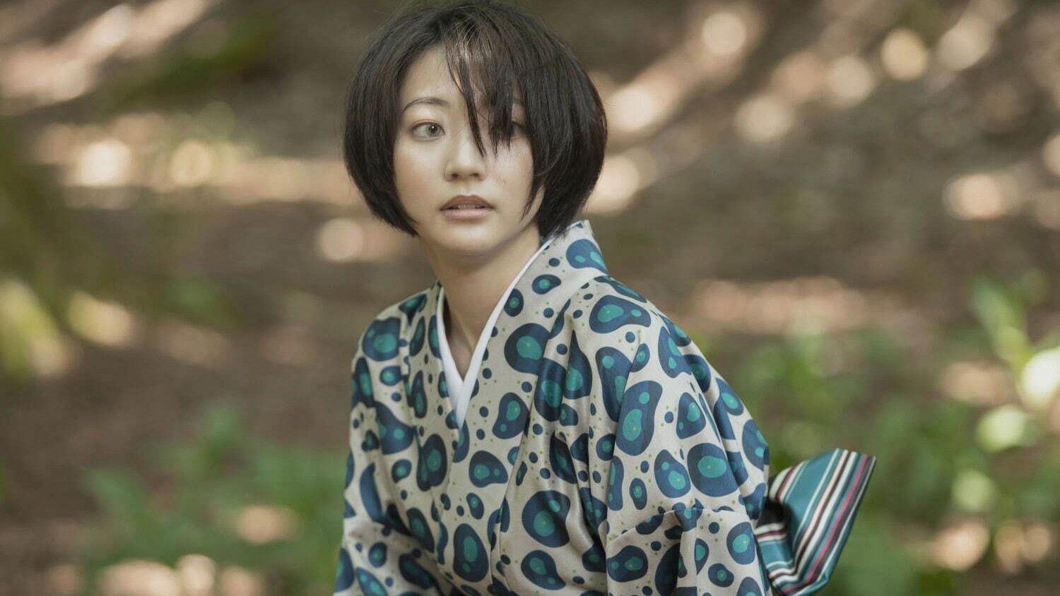 Backdrop for Six Singing Women