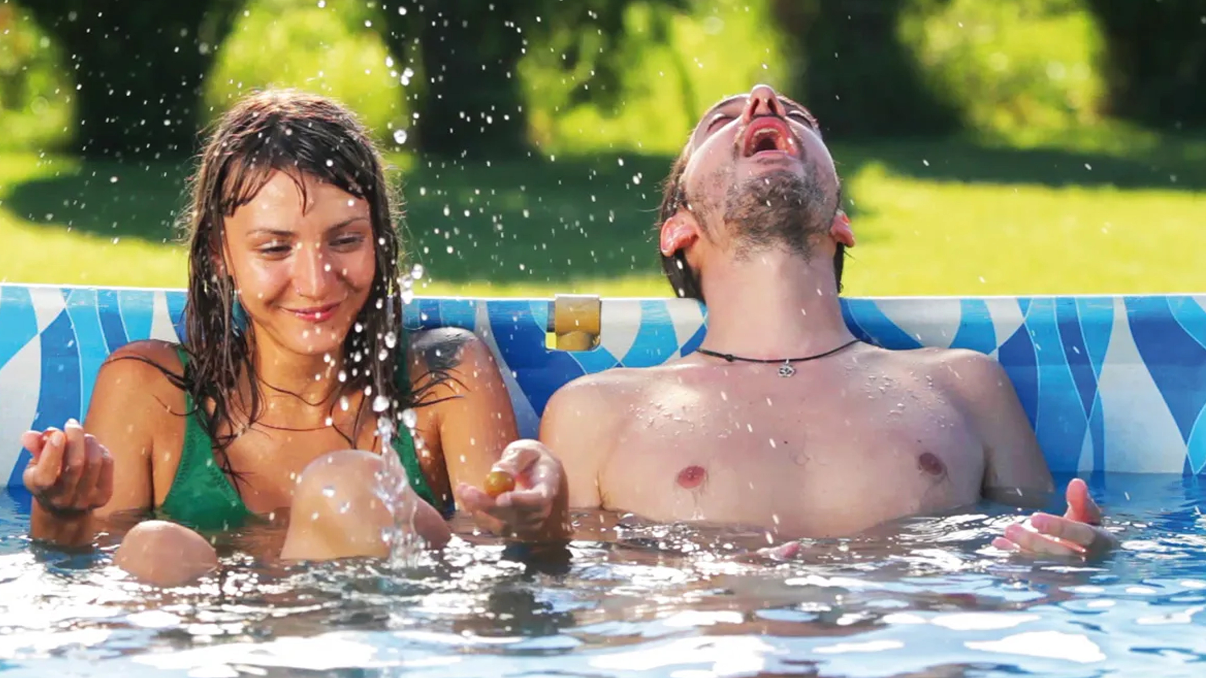 Backdrop for Aunque parezca raro