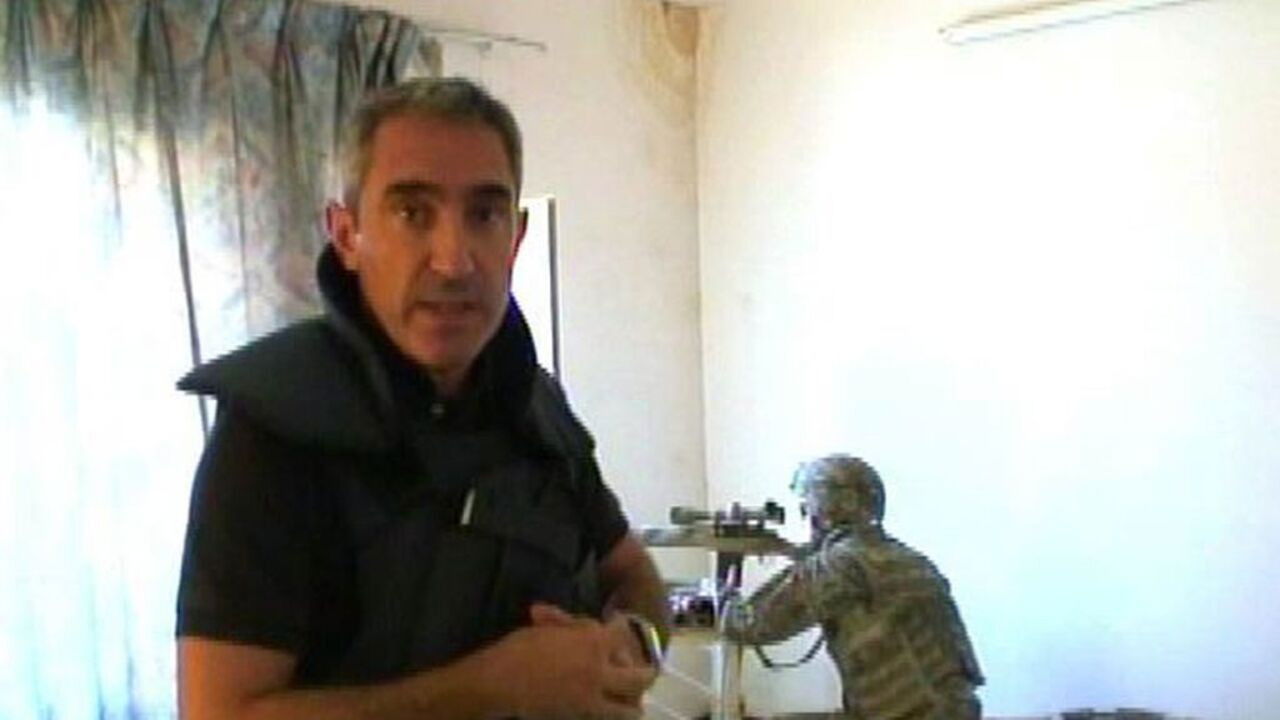 Backdrop for Jon Sistiaga: Sargento, ¿a qué estamos disparando?