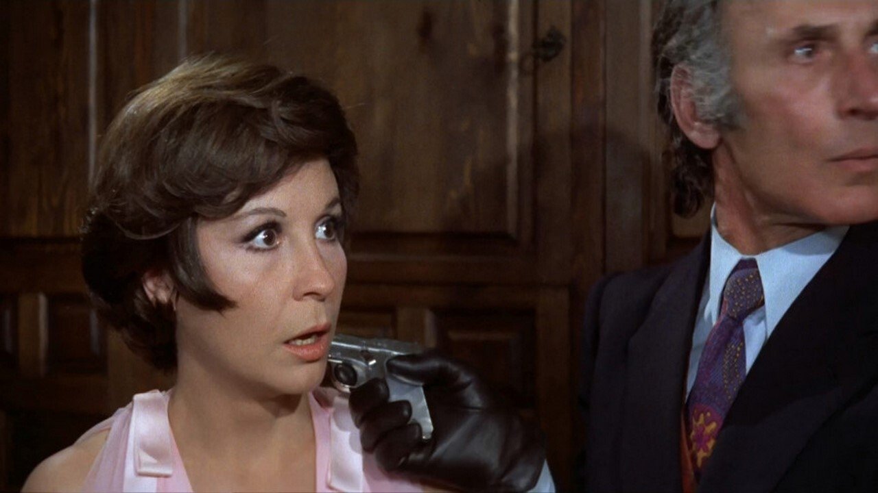 Backdrop for La llamaban la madrina