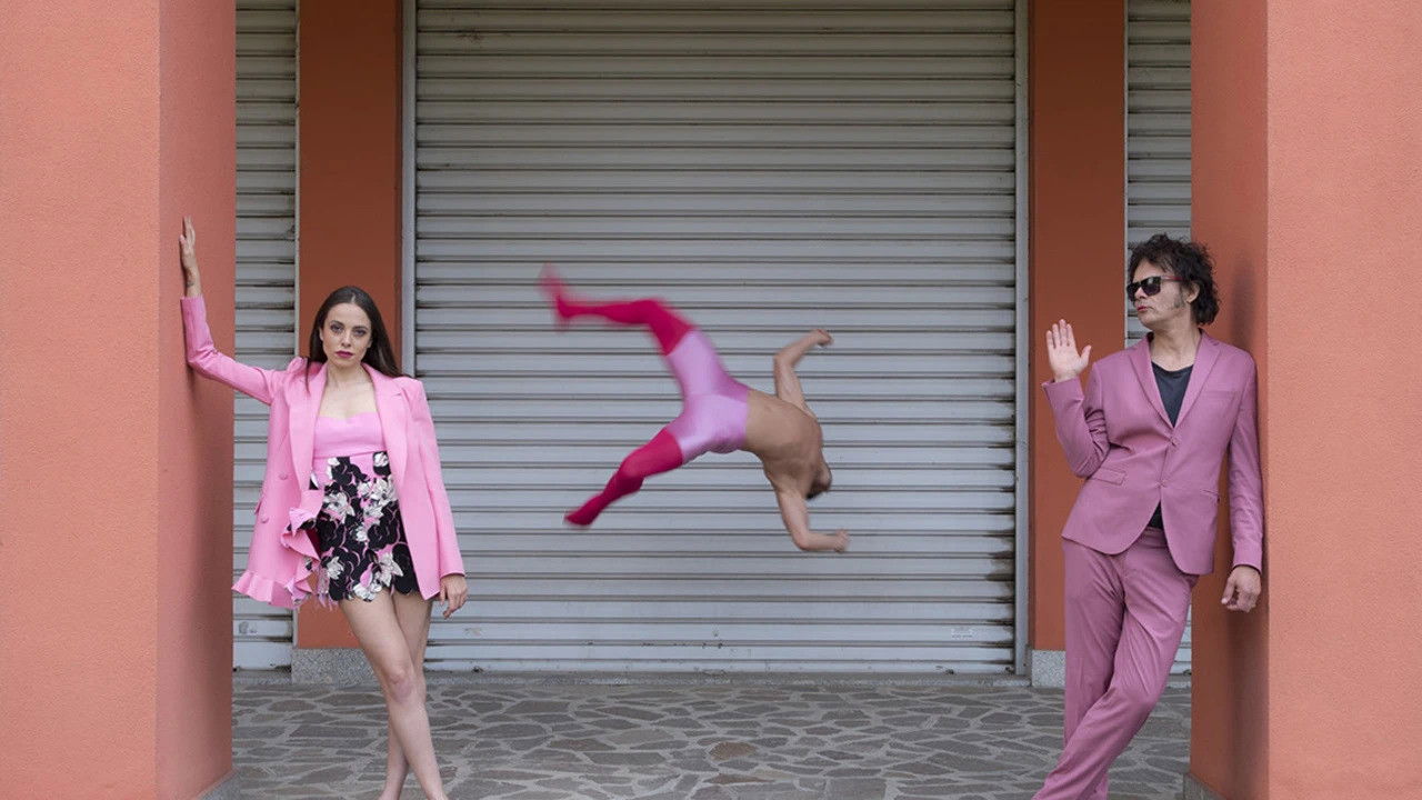 Backdrop for Film Rosa