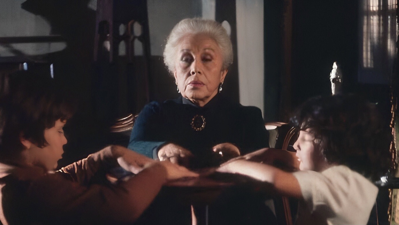 Backdrop for Aunt Alejandra