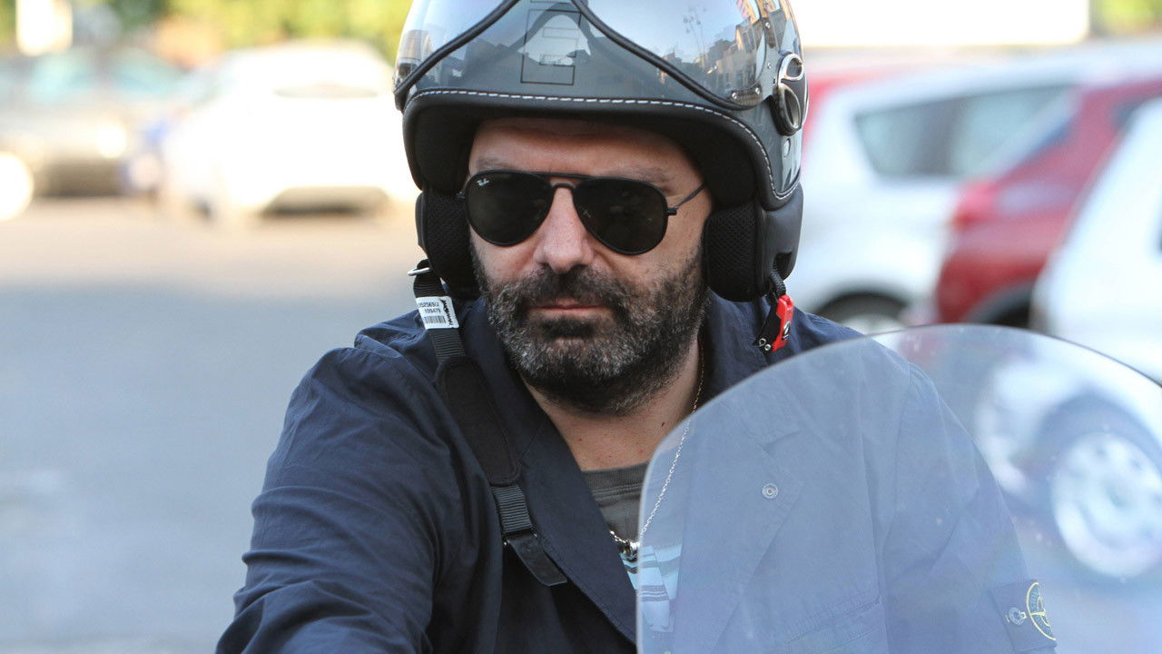 Backdrop for L'uomo spezzato