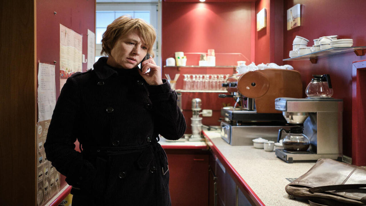 Backdrop for The Girl With the Golden Hands