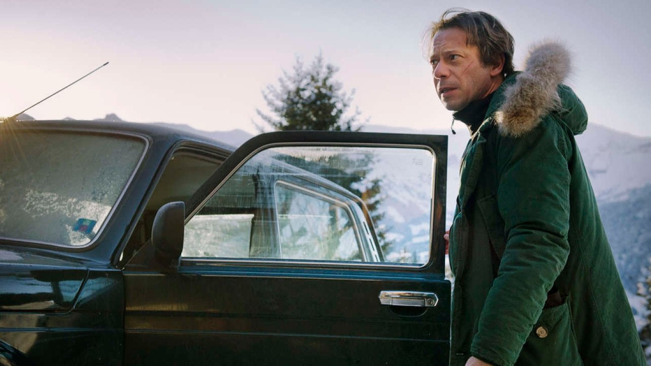 Backdrop for Love Is the Perfect Crime