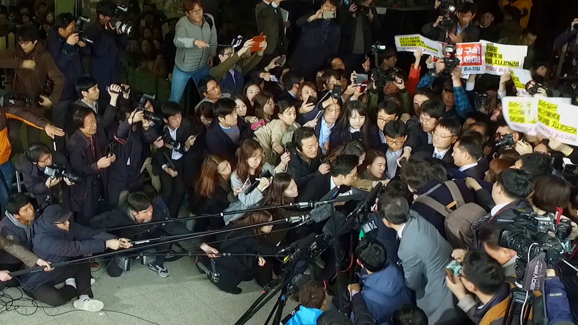 Backdrop for President′s 7 Hours