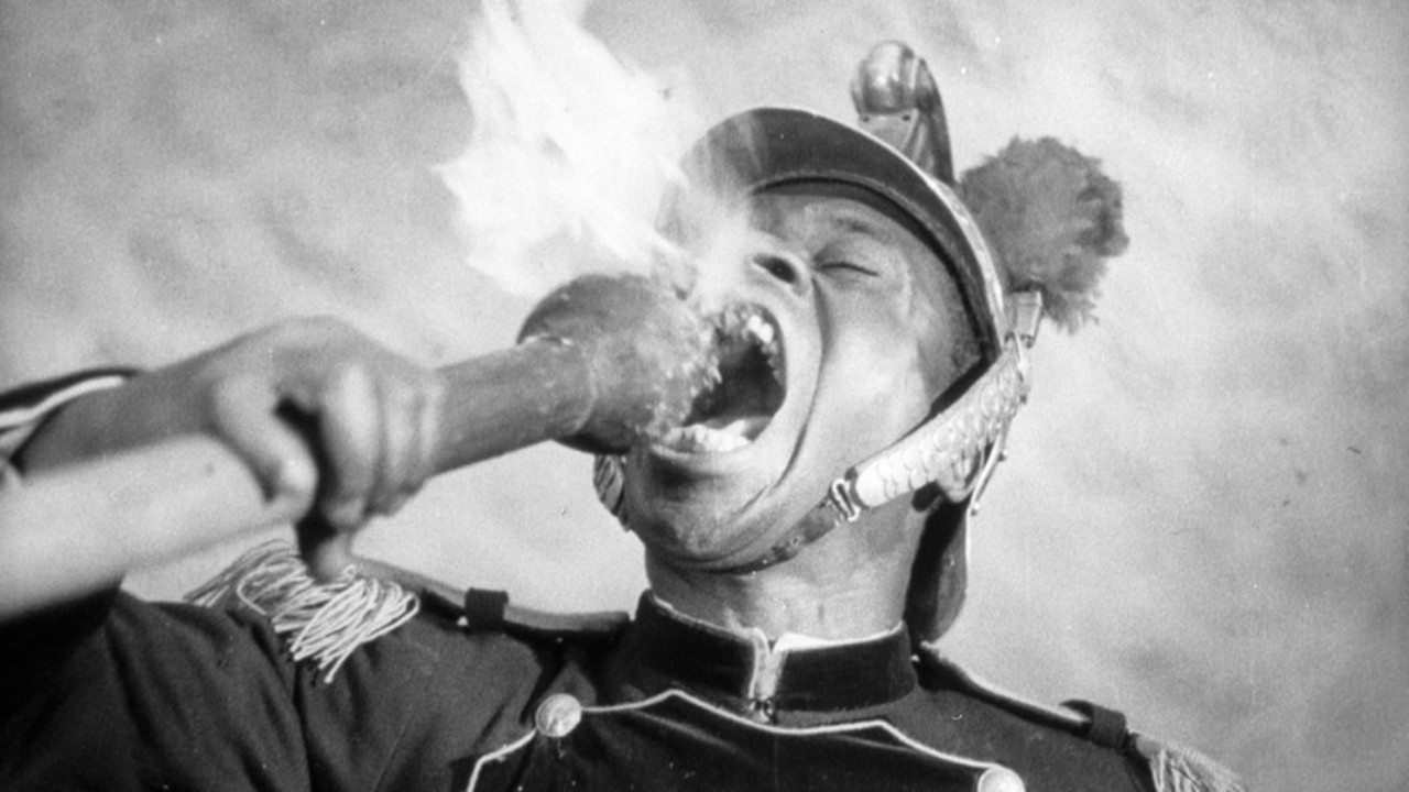 Backdrop for Les Affaires publiques