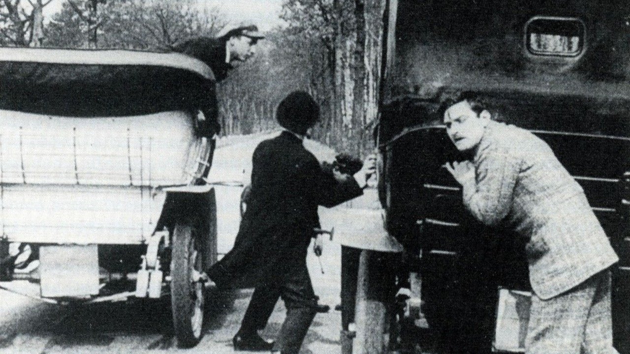 Backdrop for The Adventure of a Journalist