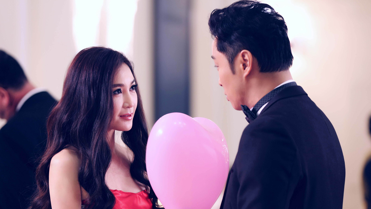 Backdrop for Love in Late Autumn