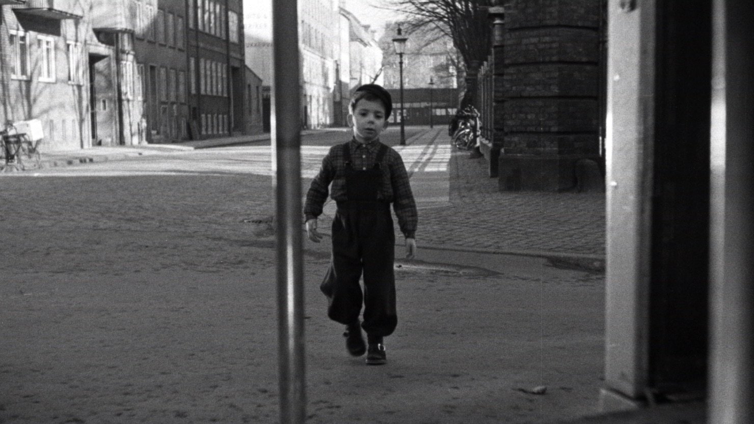 Backdrop for Palle Alone in the World