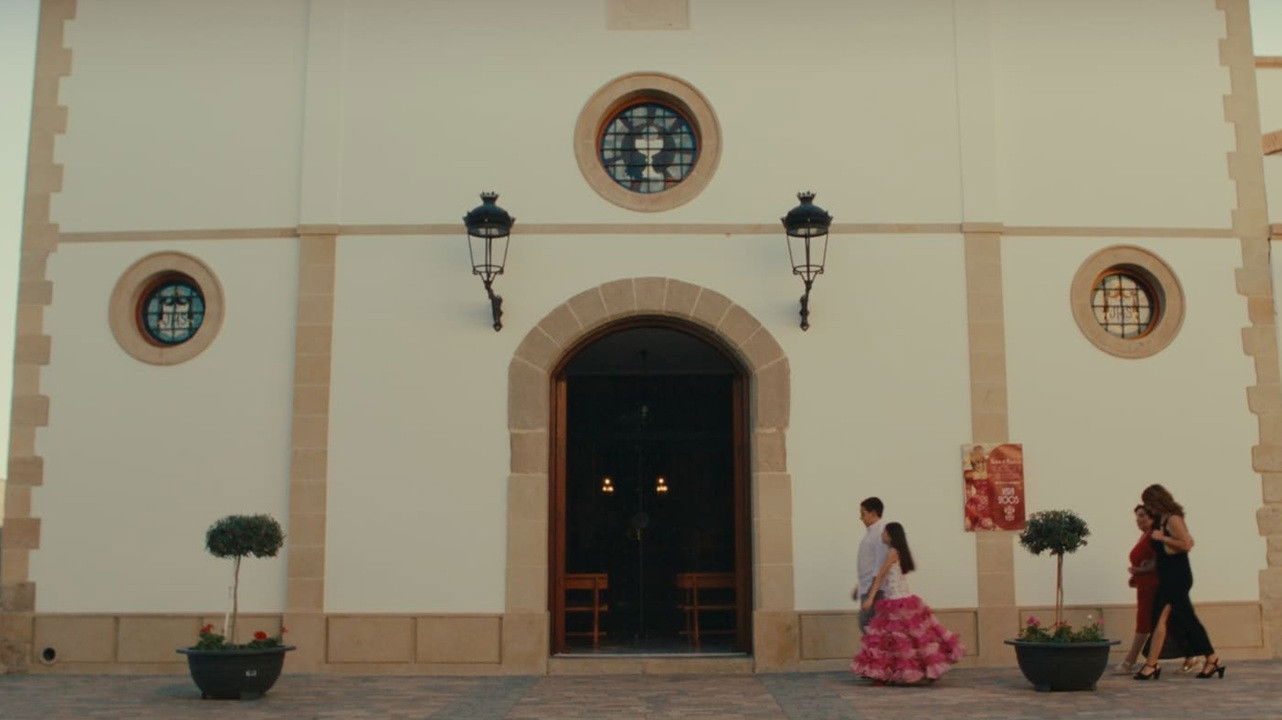 Backdrop for Dama de pueblo