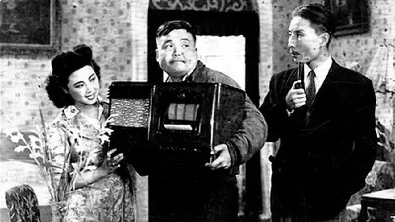 Backdrop for Songbird Flies Over the World