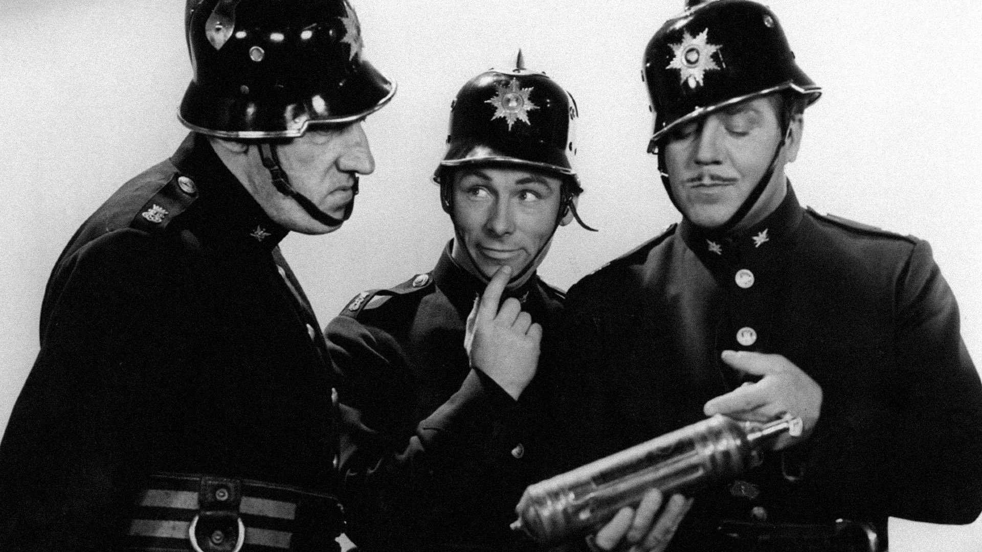 Backdrop for Adolf i eld och lågor