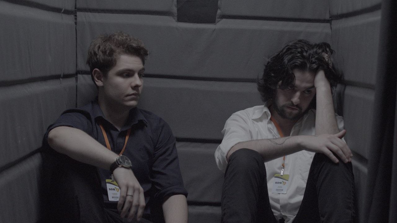 Backdrop for O Mesmo Encontra-se Parado