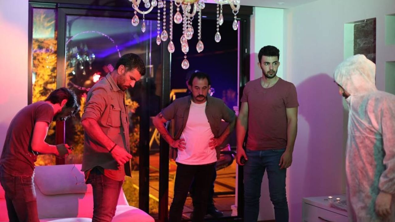 Backdrop for 45-25 #KusursuzCinayet