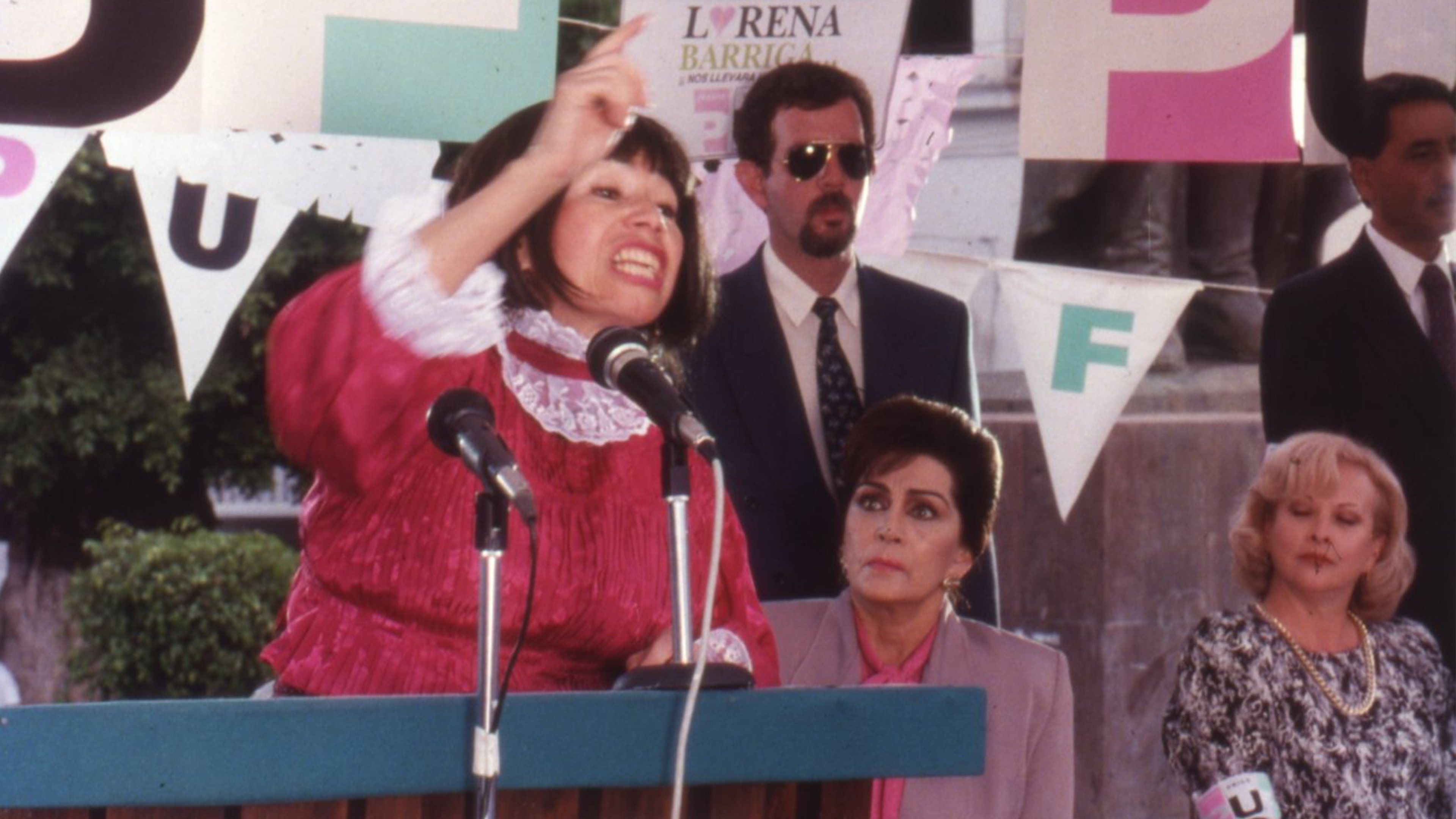 Backdrop for Las delicias del poder