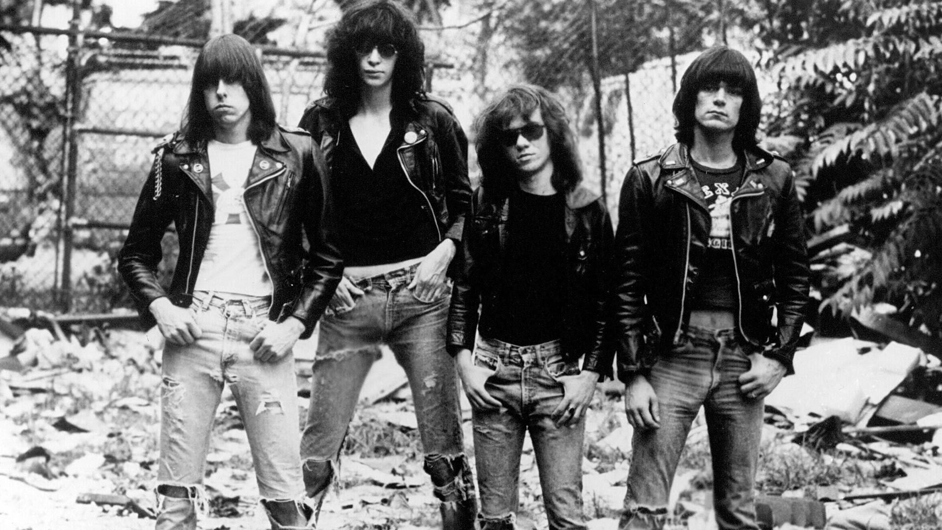 Backdrop for The Ramones: It's Alive (1974-1996)
