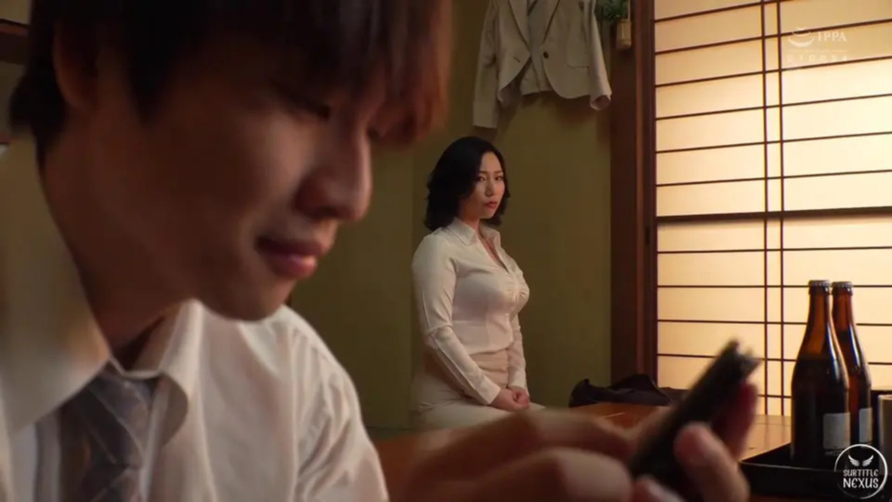 Backdrop for 色気ムンムン女上司に仕組まれた相部屋マラ喰い逆NTR 朝までムチ乳デカ尻中出しプレスで10発ヌカれたボク…