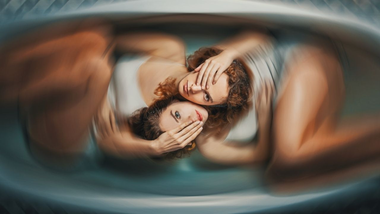 Backdrop for Uyandığımda Sesim Yoktu