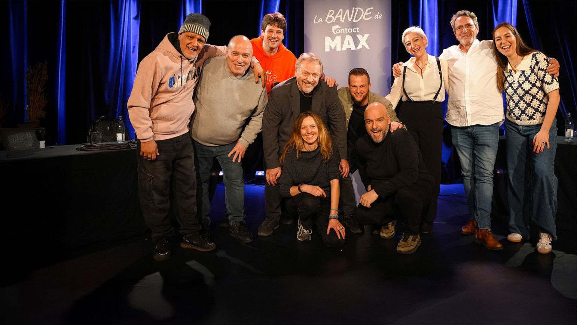 Backdrop for La Bande de Contact