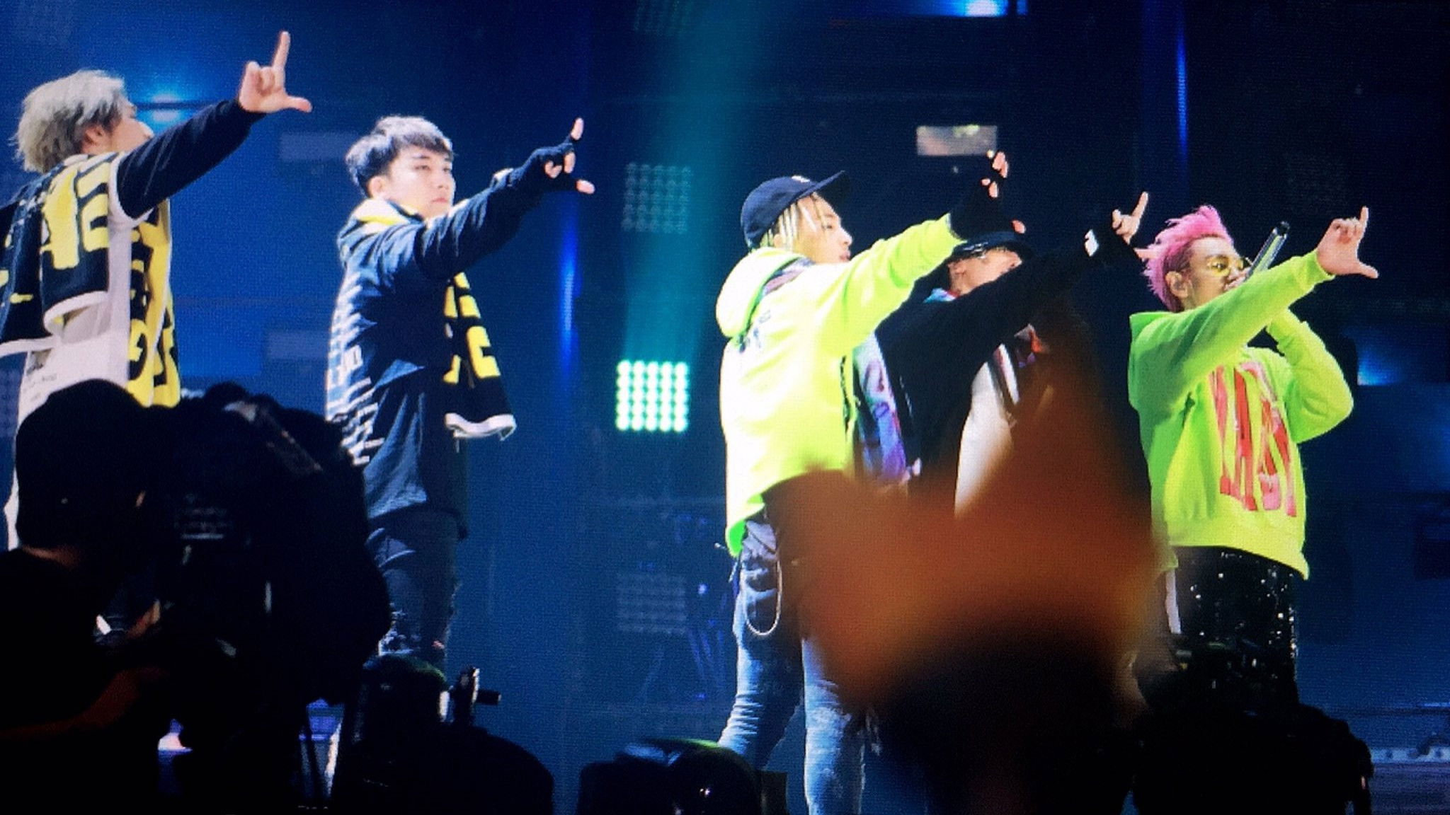 Backdrop for BIGBANG10 THE CONCERT: 0.TO.10 -FINAL IN SEOUL-