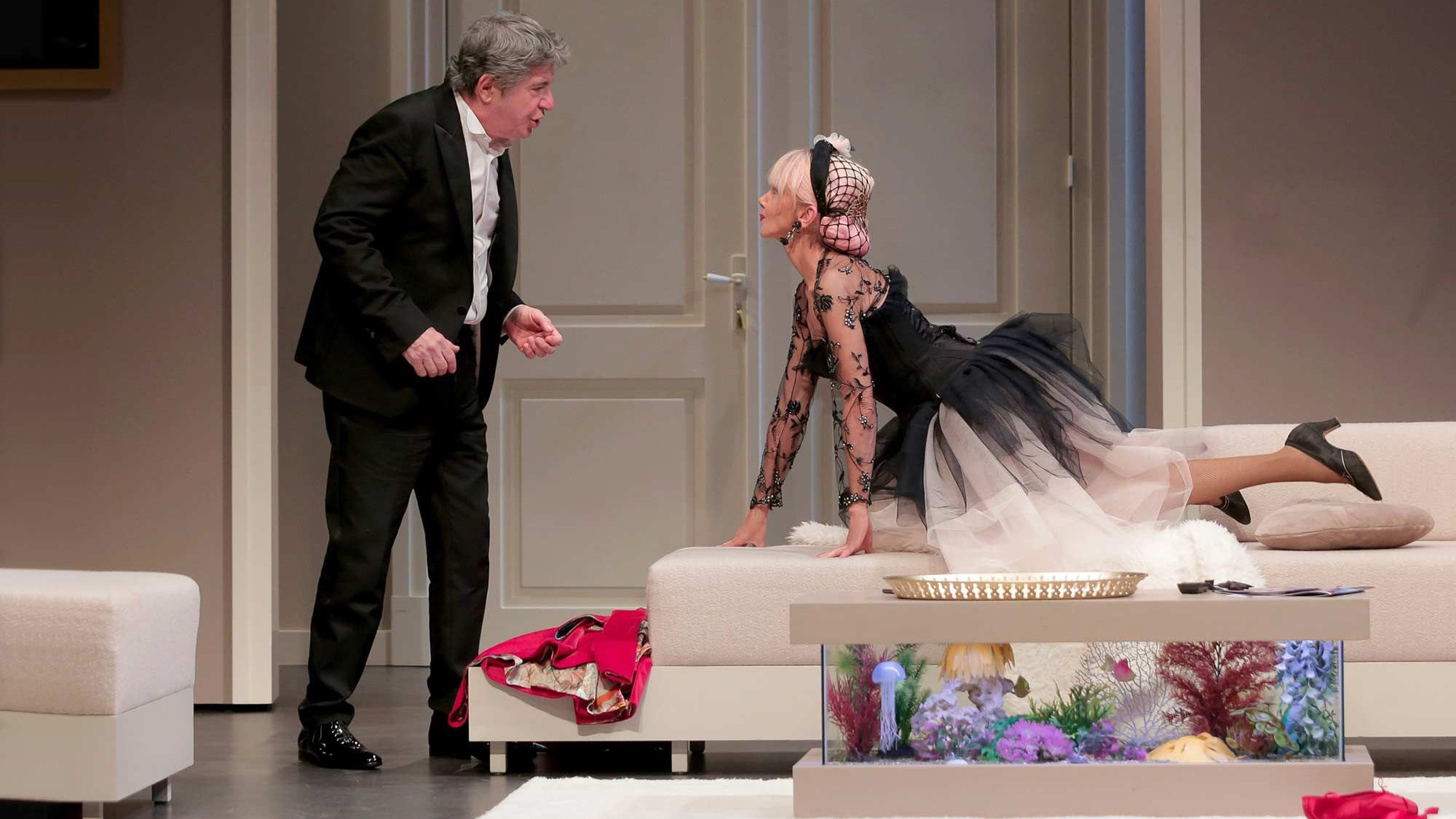 Backdrop for Drôle de genre