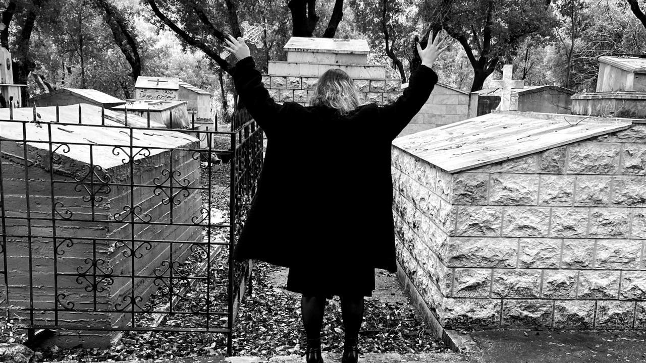 Backdrop for The Deads' Visit